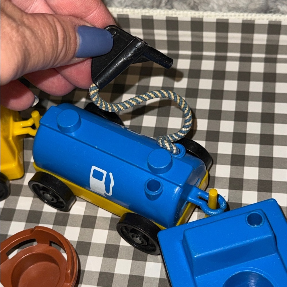 Vintage Fisher price little people Colorful Train fueled truck Toy Mattel 2004 - Picture 6 of 9